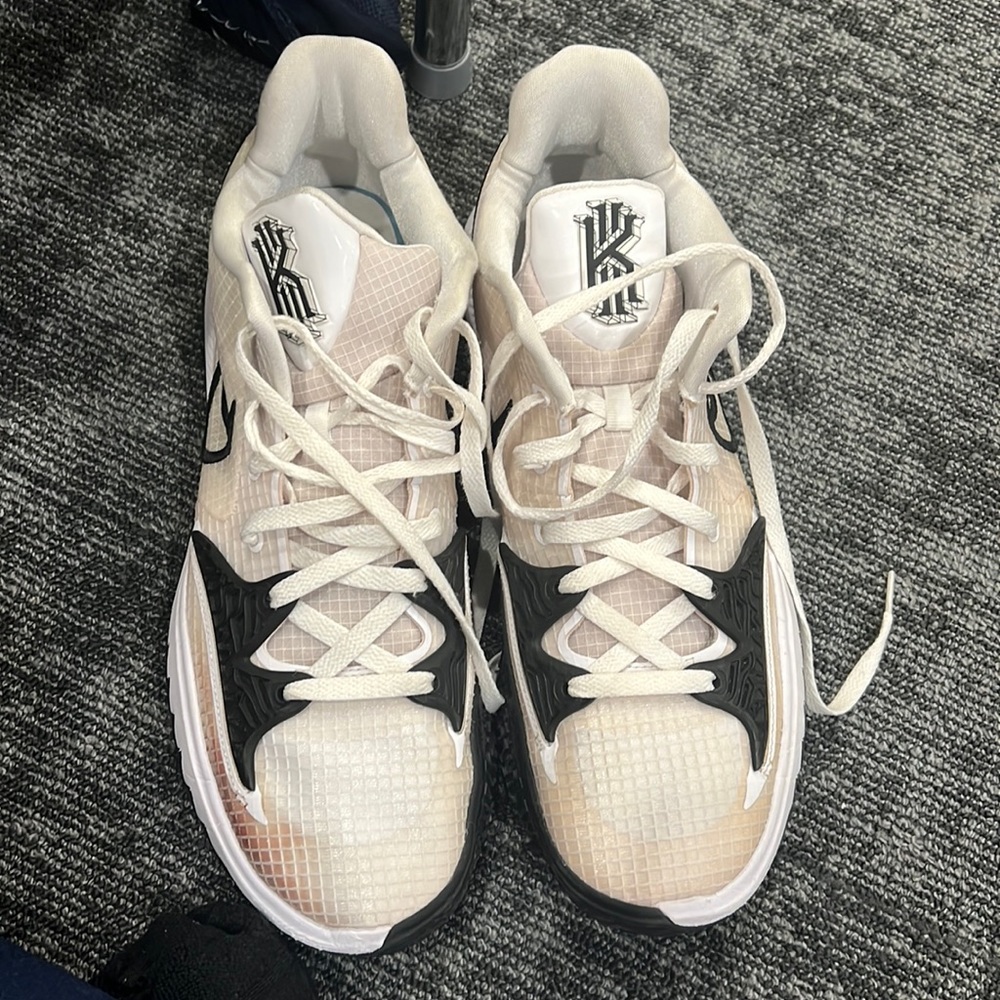 Kyrie basketball shoe